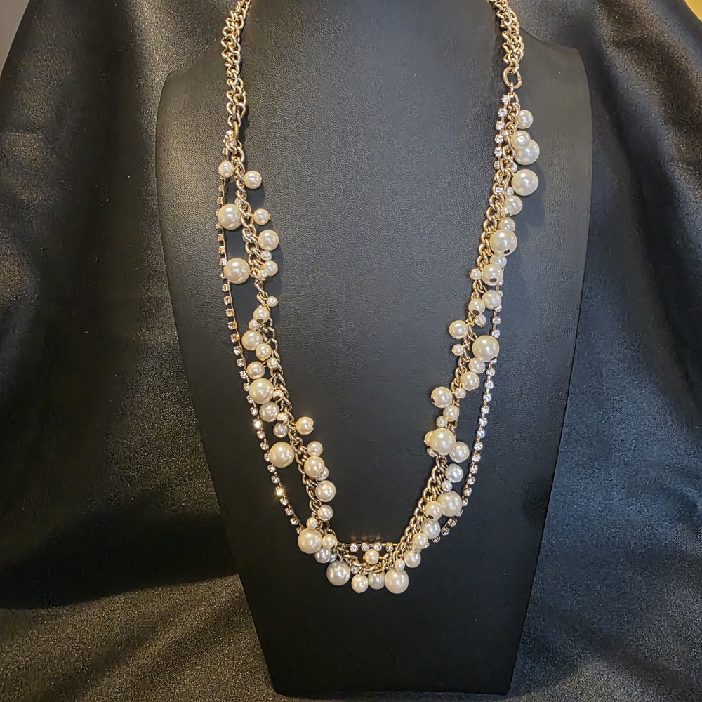 Forever 21 Strand Necklace. Faux Pearls And Diamonds. Fun And Flirty.
